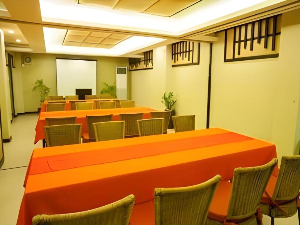L Square Hotel Tarlac City Dış mekan fotoğraf