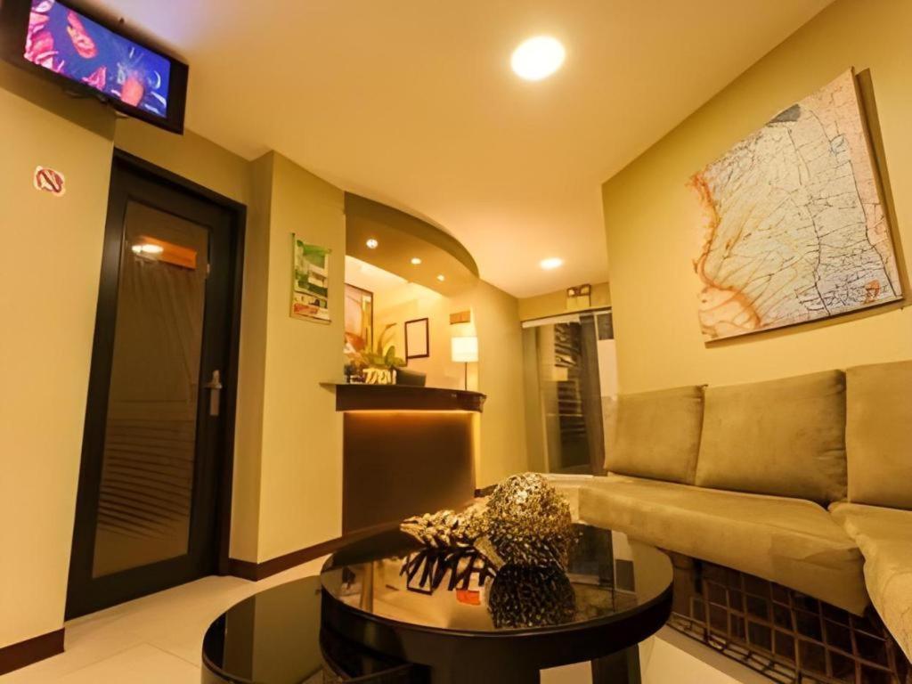 L Square Hotel Tarlac City Dış mekan fotoğraf