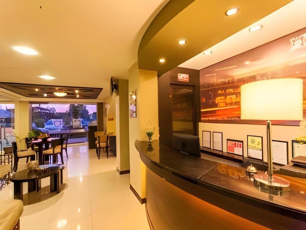 L Square Hotel Tarlac City Dış mekan fotoğraf