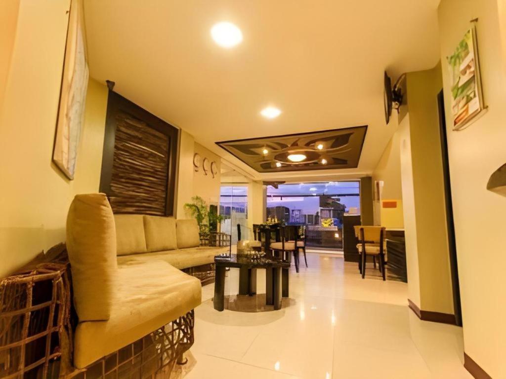 L Square Hotel Tarlac City Dış mekan fotoğraf