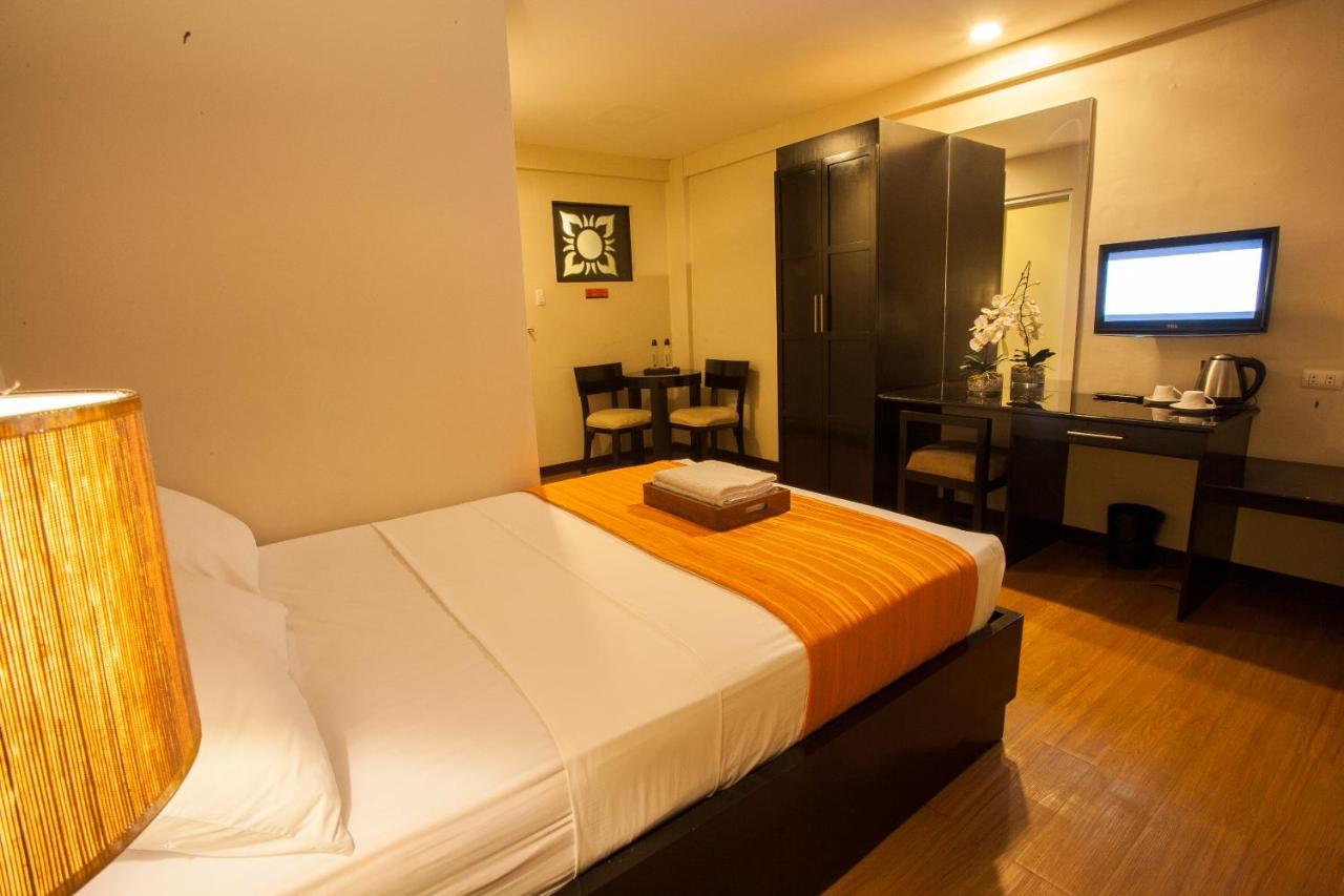 L Square Hotel Tarlac City Oda fotoğraf